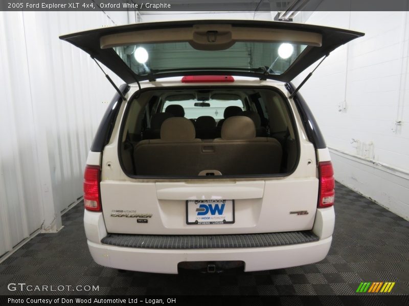 Oxford White / Graphite 2005 Ford Explorer XLT 4x4