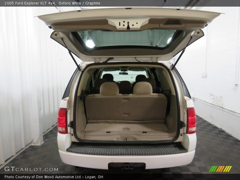 Oxford White / Graphite 2005 Ford Explorer XLT 4x4