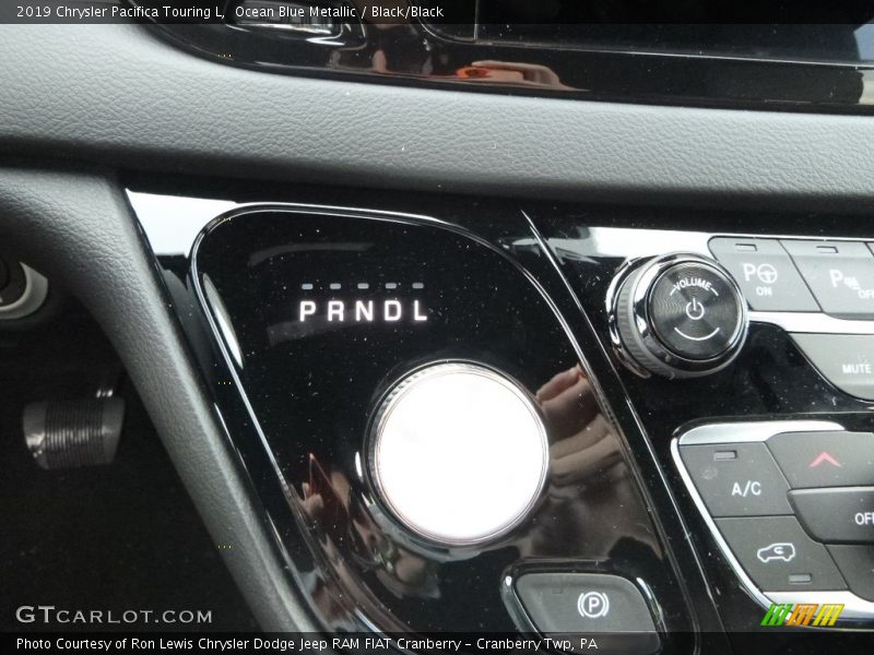 Ocean Blue Metallic / Black/Black 2019 Chrysler Pacifica Touring L