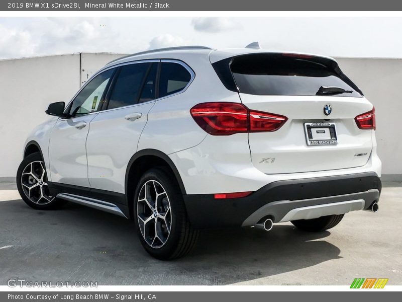 Mineral White Metallic / Black 2019 BMW X1 sDrive28i