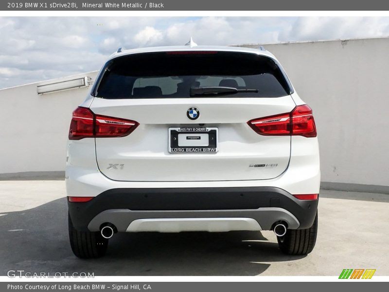 Mineral White Metallic / Black 2019 BMW X1 sDrive28i