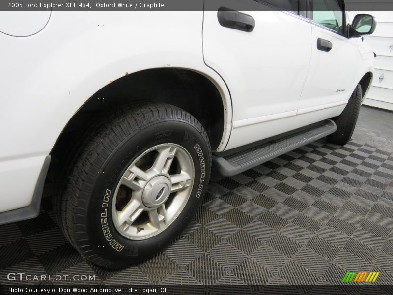 Oxford White / Graphite 2005 Ford Explorer XLT 4x4