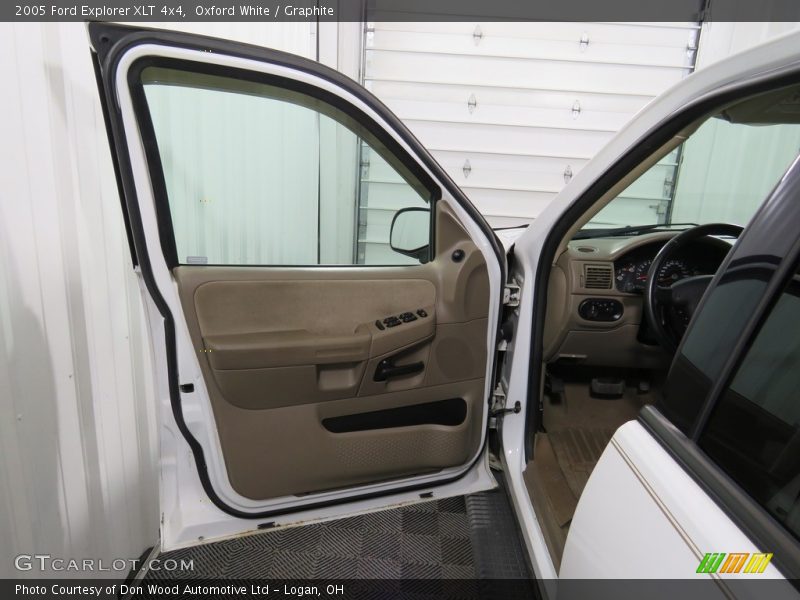 Oxford White / Graphite 2005 Ford Explorer XLT 4x4