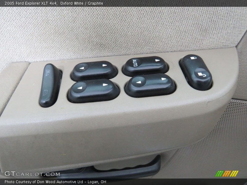 Oxford White / Graphite 2005 Ford Explorer XLT 4x4