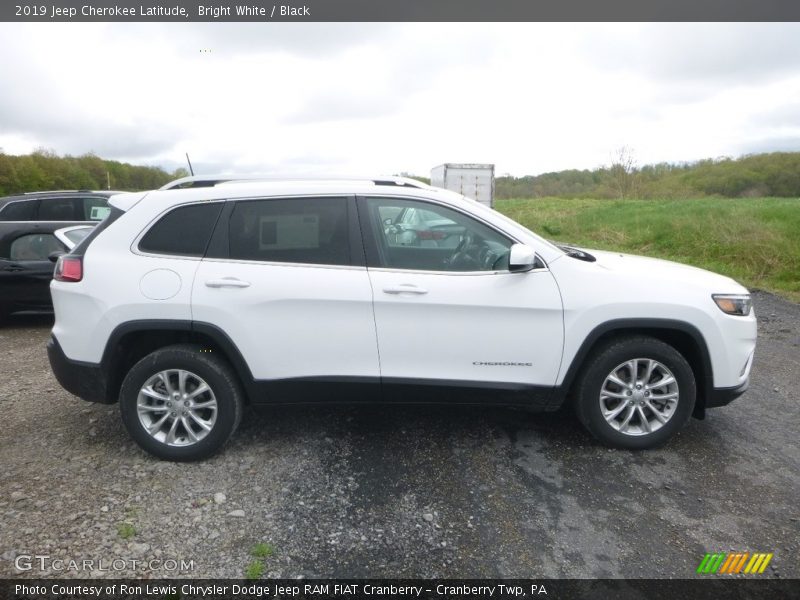 Bright White / Black 2019 Jeep Cherokee Latitude