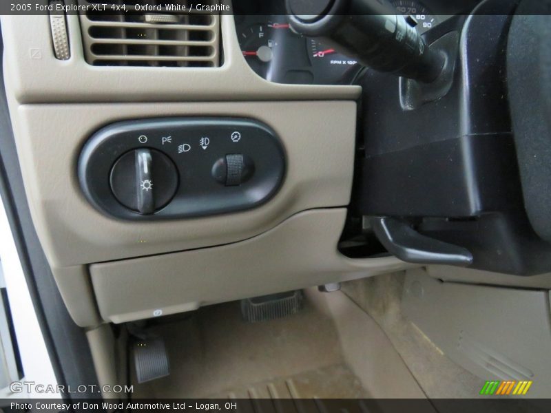 Oxford White / Graphite 2005 Ford Explorer XLT 4x4