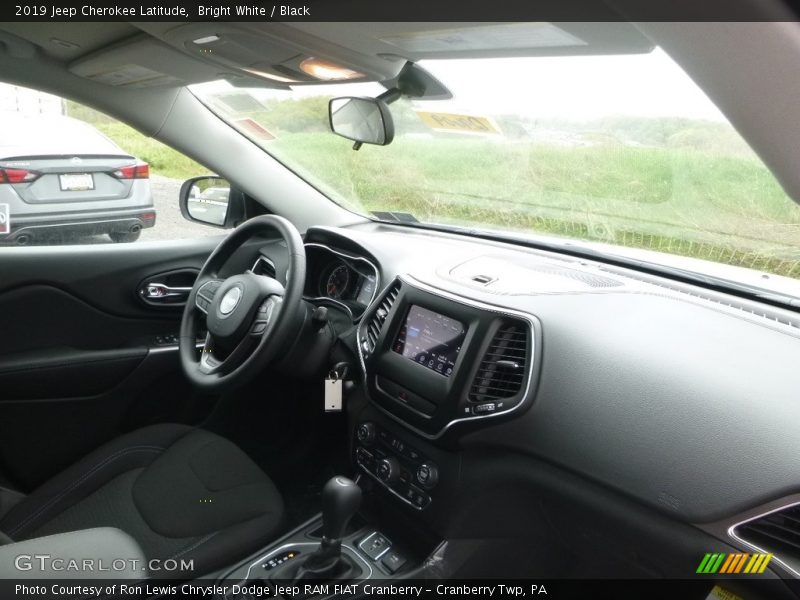 Bright White / Black 2019 Jeep Cherokee Latitude