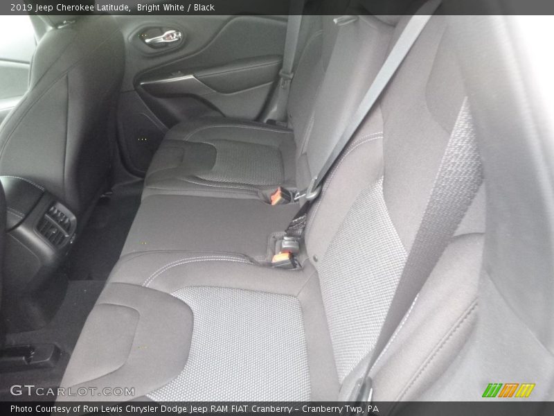 Bright White / Black 2019 Jeep Cherokee Latitude