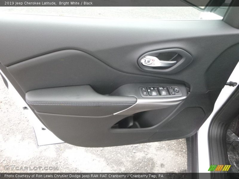 Bright White / Black 2019 Jeep Cherokee Latitude