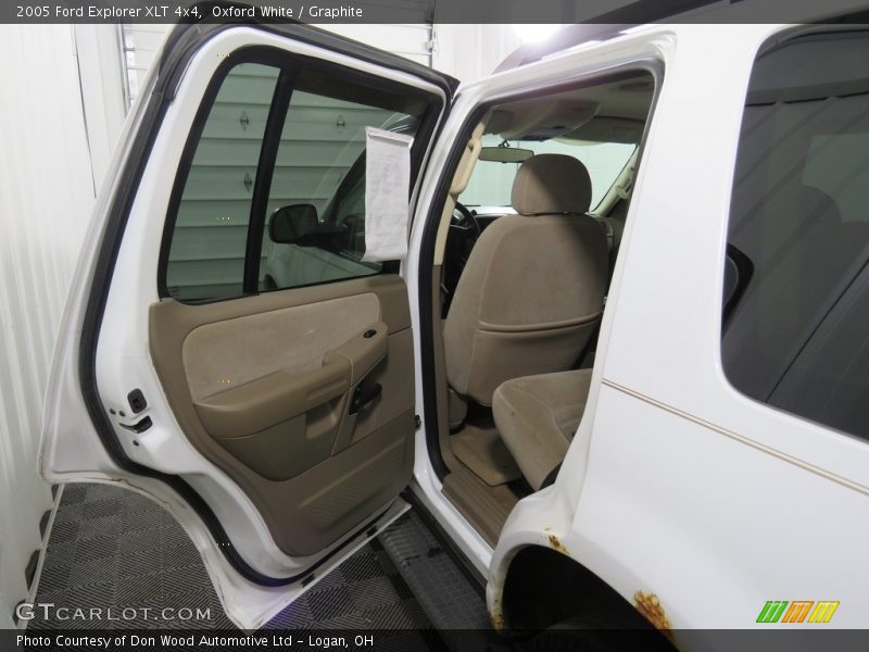 Oxford White / Graphite 2005 Ford Explorer XLT 4x4