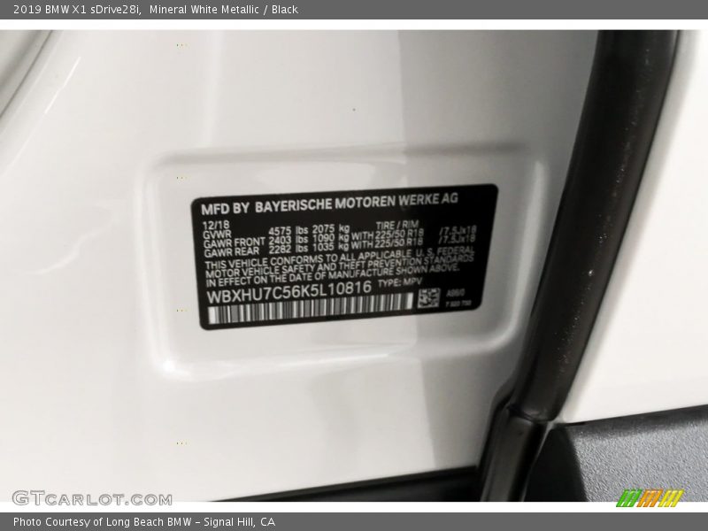 Mineral White Metallic / Black 2019 BMW X1 sDrive28i
