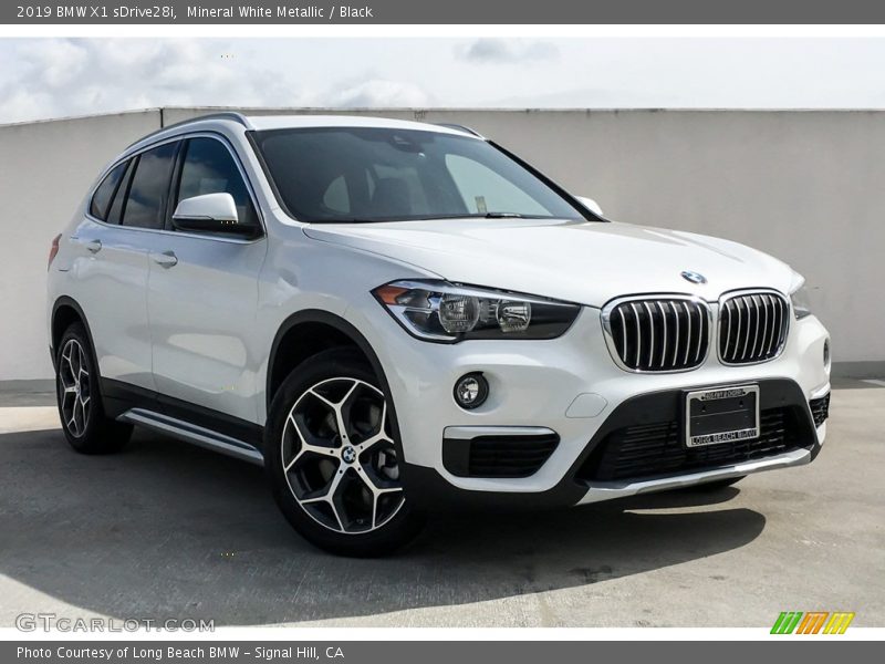 Mineral White Metallic / Black 2019 BMW X1 sDrive28i