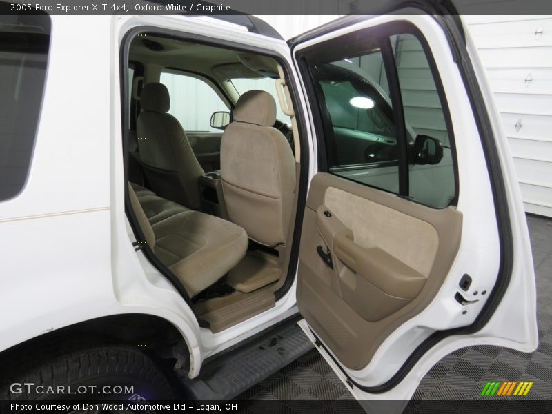 Oxford White / Graphite 2005 Ford Explorer XLT 4x4