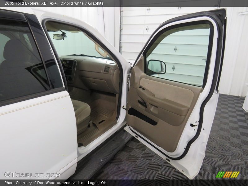 Oxford White / Graphite 2005 Ford Explorer XLT 4x4