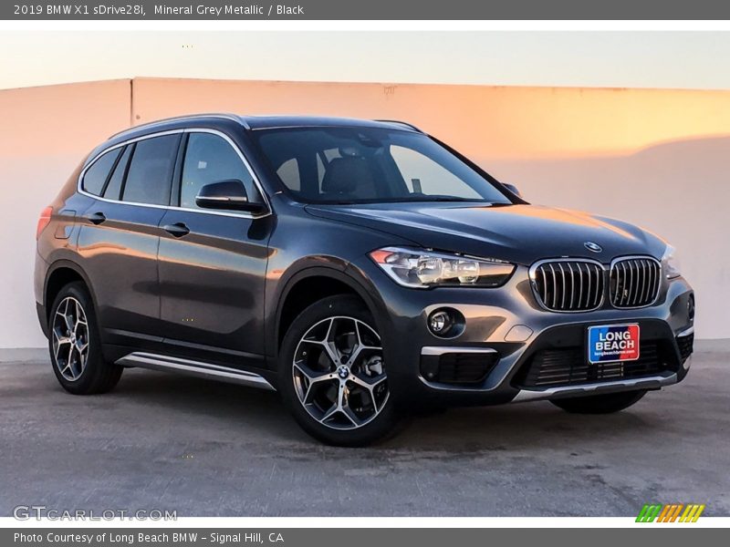Front 3/4 View of 2019 X1 sDrive28i