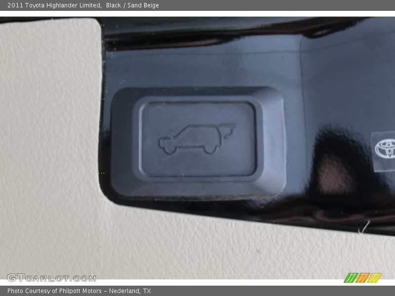 Black / Sand Beige 2011 Toyota Highlander Limited