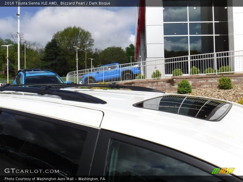 Blizzard Pearl / Dark Bisque 2016 Toyota Sienna XLE AWD