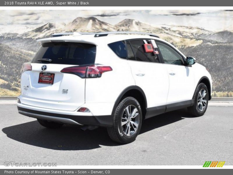 Super White / Black 2018 Toyota RAV4 XLE AWD