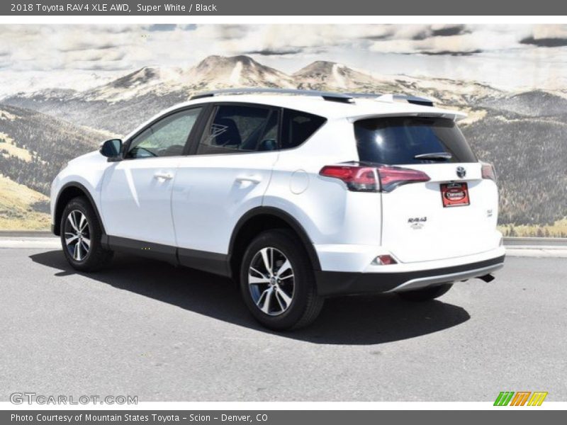 Super White / Black 2018 Toyota RAV4 XLE AWD