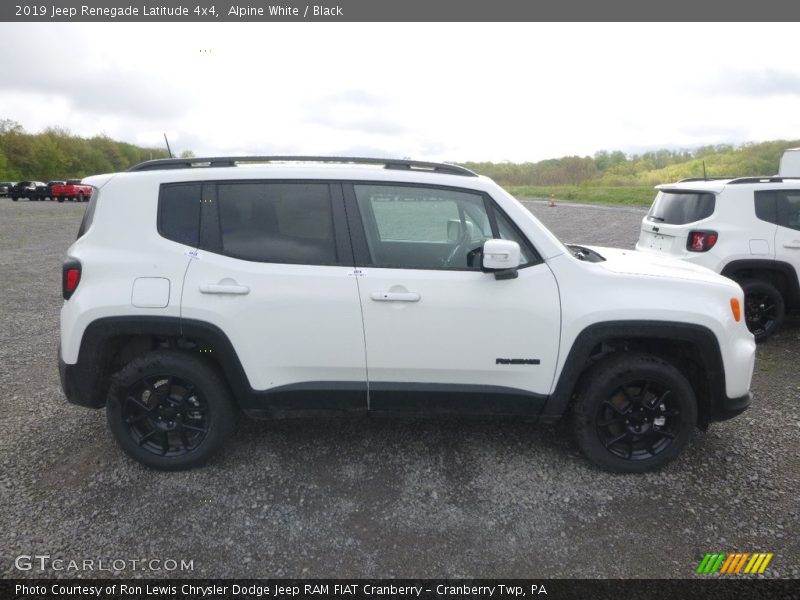 Alpine White / Black 2019 Jeep Renegade Latitude 4x4