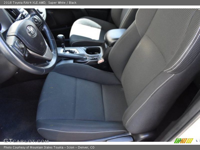 Super White / Black 2018 Toyota RAV4 XLE AWD
