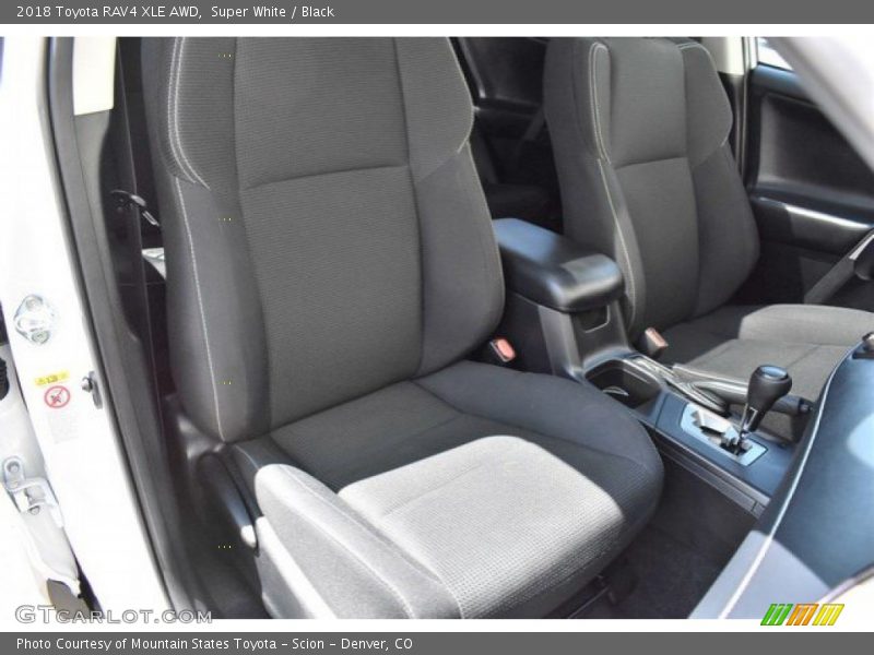 Super White / Black 2018 Toyota RAV4 XLE AWD