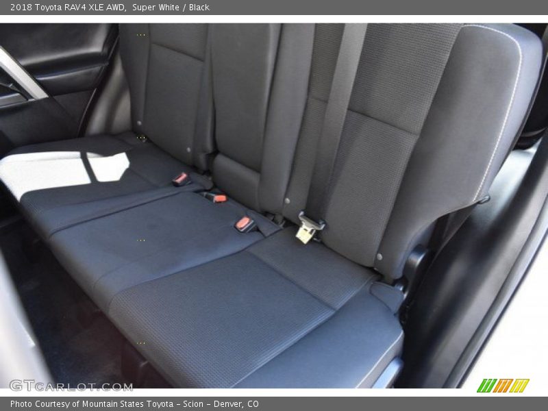 Super White / Black 2018 Toyota RAV4 XLE AWD