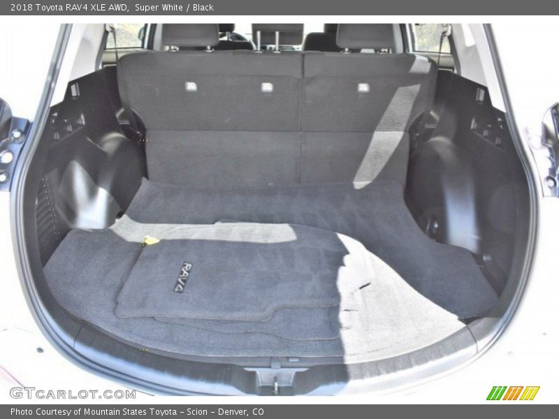 Super White / Black 2018 Toyota RAV4 XLE AWD