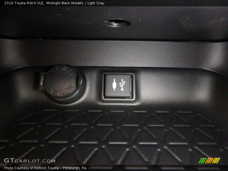 Midnight Black Metallic / Light Gray 2019 Toyota RAV4 XLE