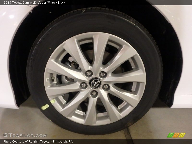 Super White / Black 2019 Toyota Camry LE