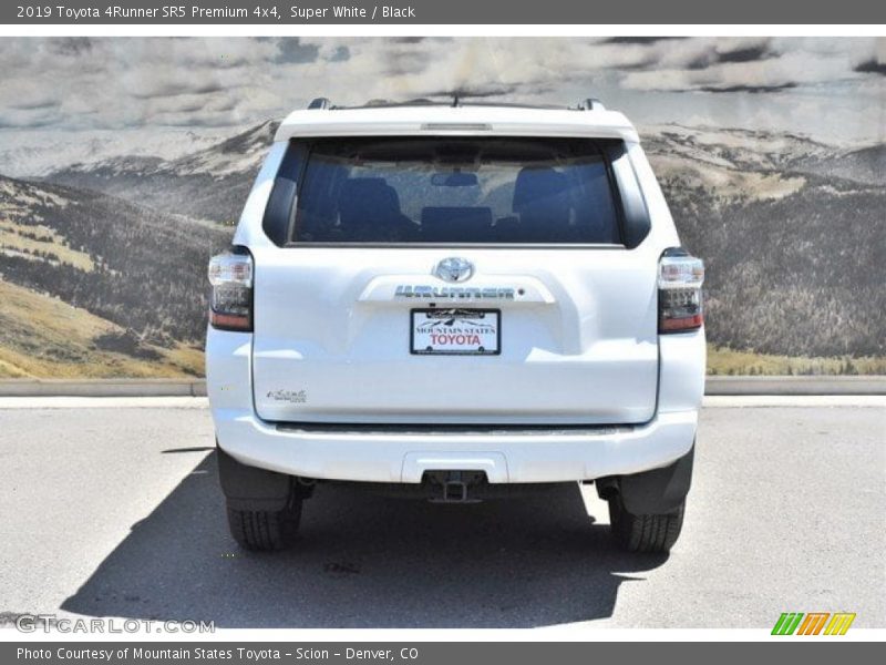 Super White / Black 2019 Toyota 4Runner SR5 Premium 4x4