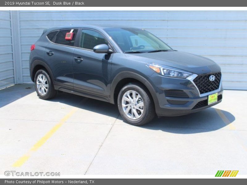 Front 3/4 View of 2019 Tucson SE