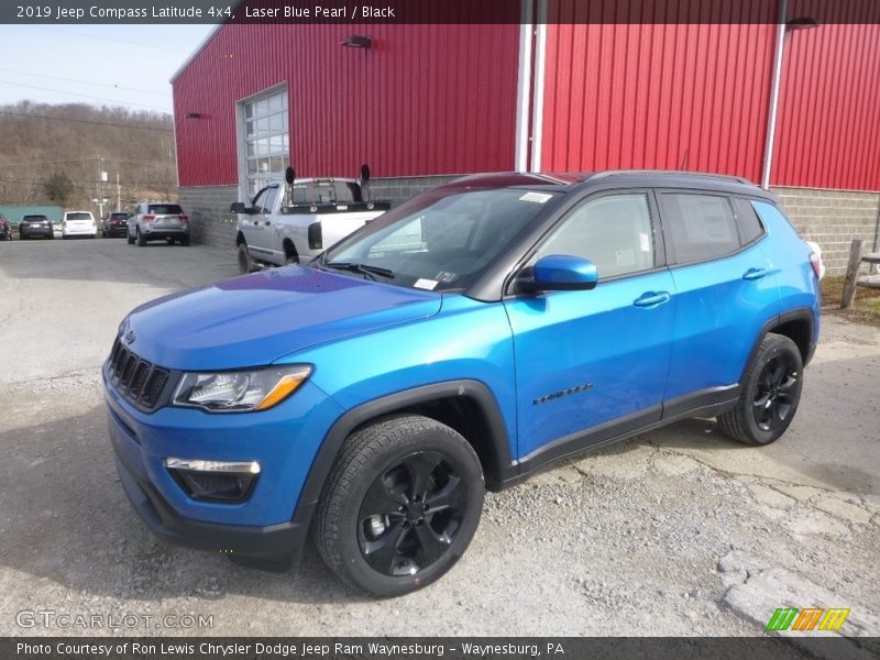 Front 3/4 View of 2019 Compass Latitude 4x4