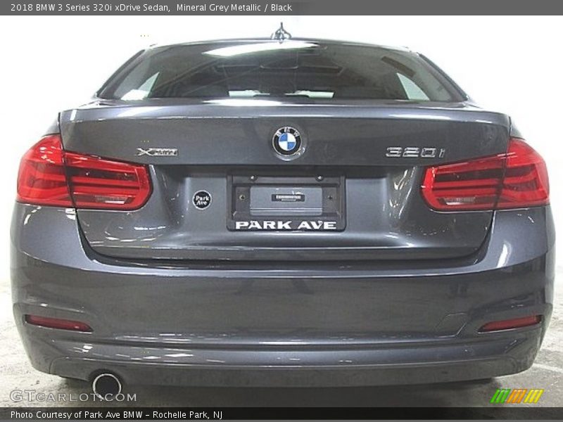 Mineral Grey Metallic / Black 2018 BMW 3 Series 320i xDrive Sedan