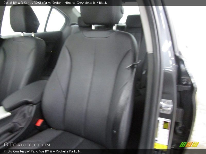 Mineral Grey Metallic / Black 2018 BMW 3 Series 320i xDrive Sedan