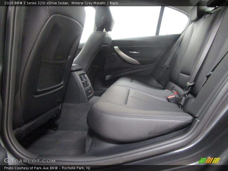 Mineral Grey Metallic / Black 2018 BMW 3 Series 320i xDrive Sedan