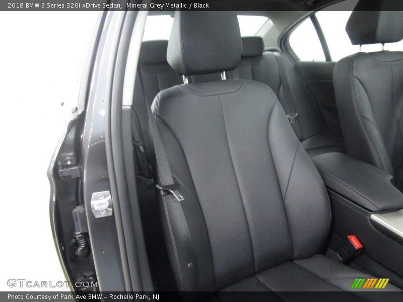 Mineral Grey Metallic / Black 2018 BMW 3 Series 320i xDrive Sedan