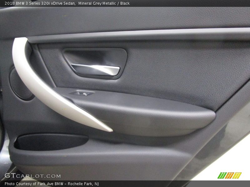 Mineral Grey Metallic / Black 2018 BMW 3 Series 320i xDrive Sedan