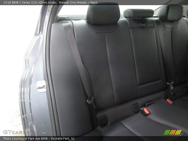 Mineral Grey Metallic / Black 2018 BMW 3 Series 320i xDrive Sedan
