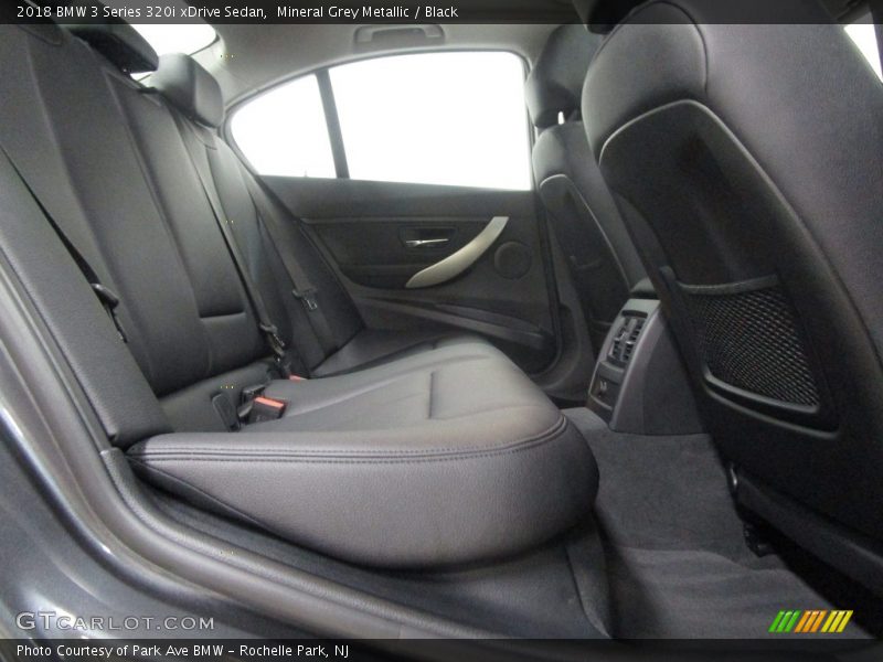 Mineral Grey Metallic / Black 2018 BMW 3 Series 320i xDrive Sedan