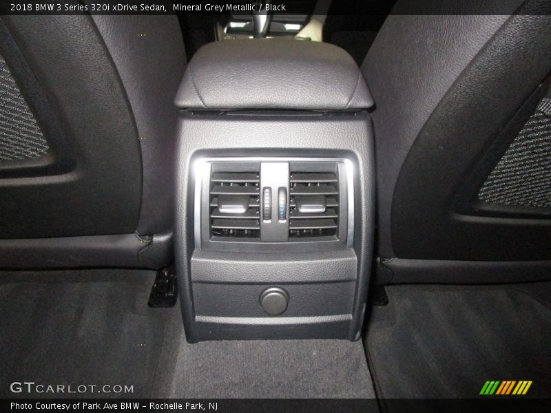Mineral Grey Metallic / Black 2018 BMW 3 Series 320i xDrive Sedan