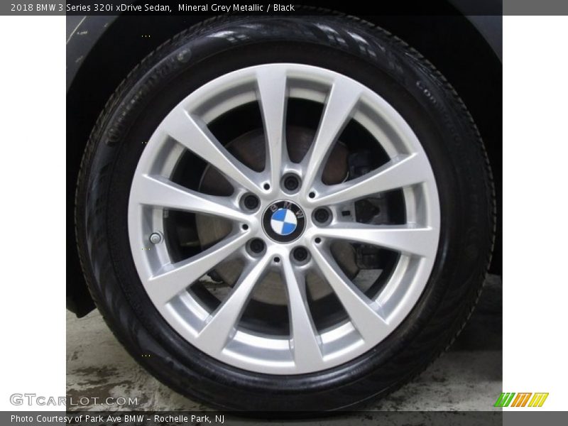 Mineral Grey Metallic / Black 2018 BMW 3 Series 320i xDrive Sedan