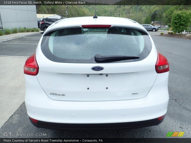 Oxford White / Charcoal Black 2018 Ford Focus SEL Hatch