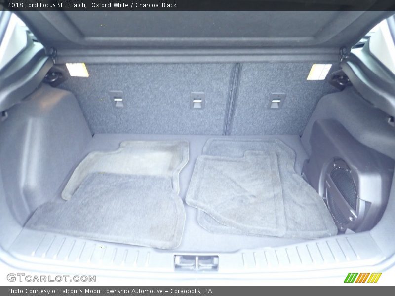 Oxford White / Charcoal Black 2018 Ford Focus SEL Hatch
