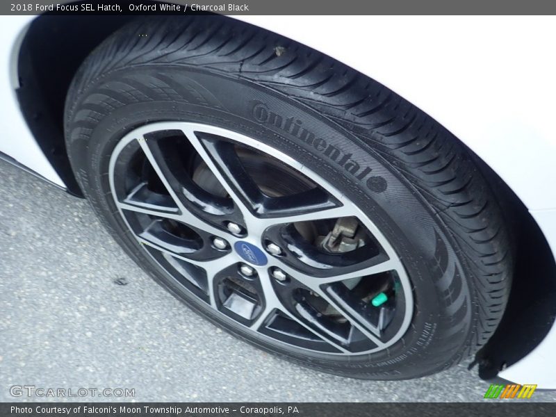 Oxford White / Charcoal Black 2018 Ford Focus SEL Hatch