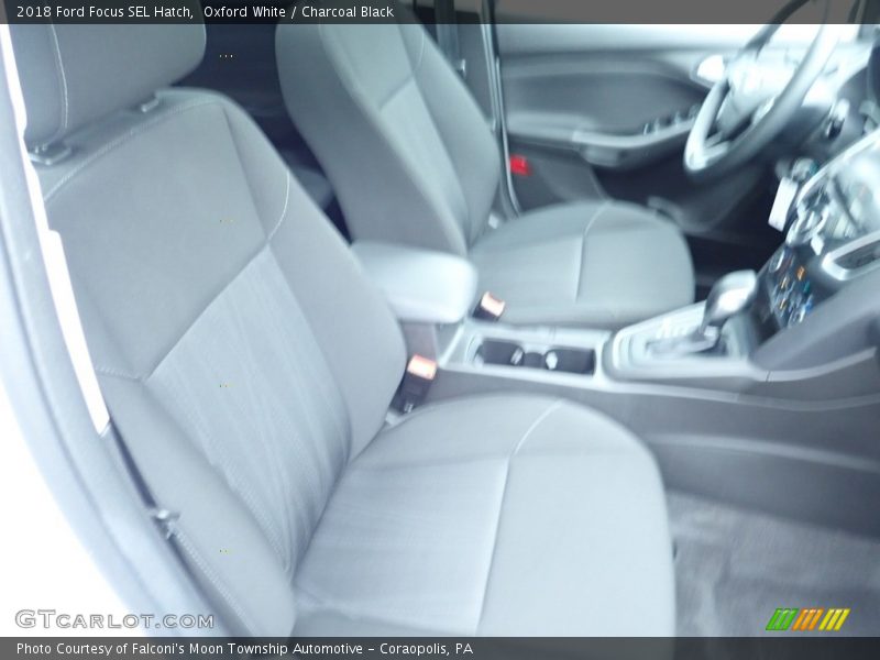 Oxford White / Charcoal Black 2018 Ford Focus SEL Hatch