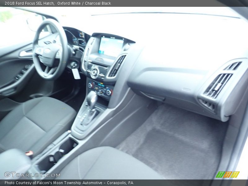 Oxford White / Charcoal Black 2018 Ford Focus SEL Hatch