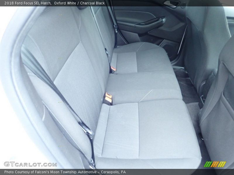 Oxford White / Charcoal Black 2018 Ford Focus SEL Hatch