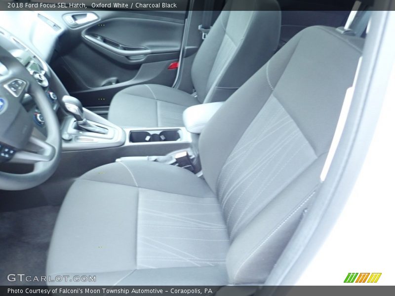 Oxford White / Charcoal Black 2018 Ford Focus SEL Hatch