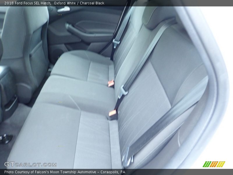 Oxford White / Charcoal Black 2018 Ford Focus SEL Hatch